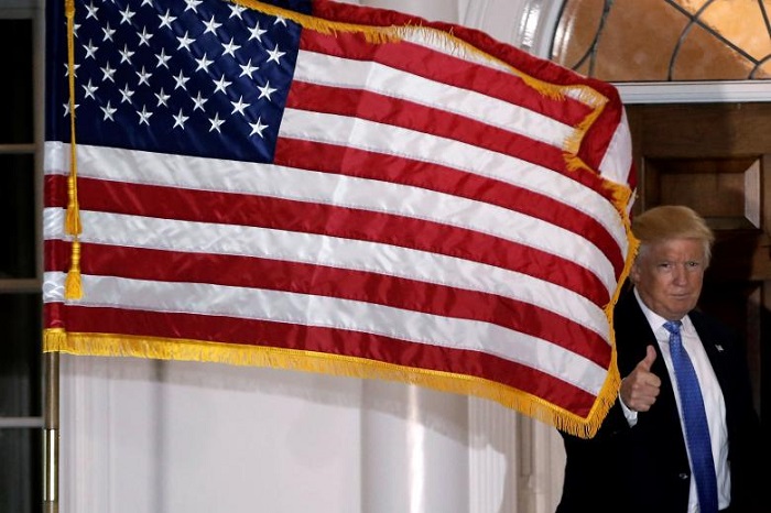 Trump keeps politics on his Thanksgiving menu 